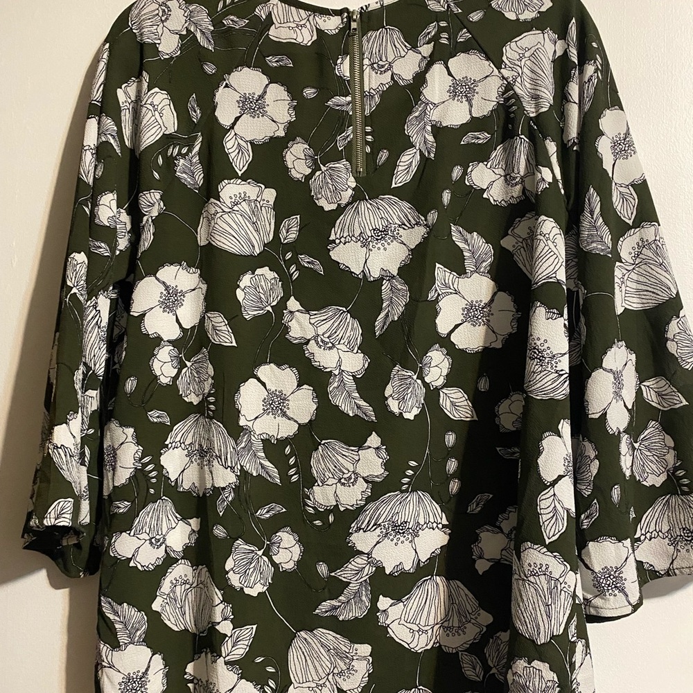 Larie Crew Neck Blouse